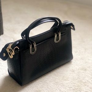 Brand new women’s bag .Perfect for work or date